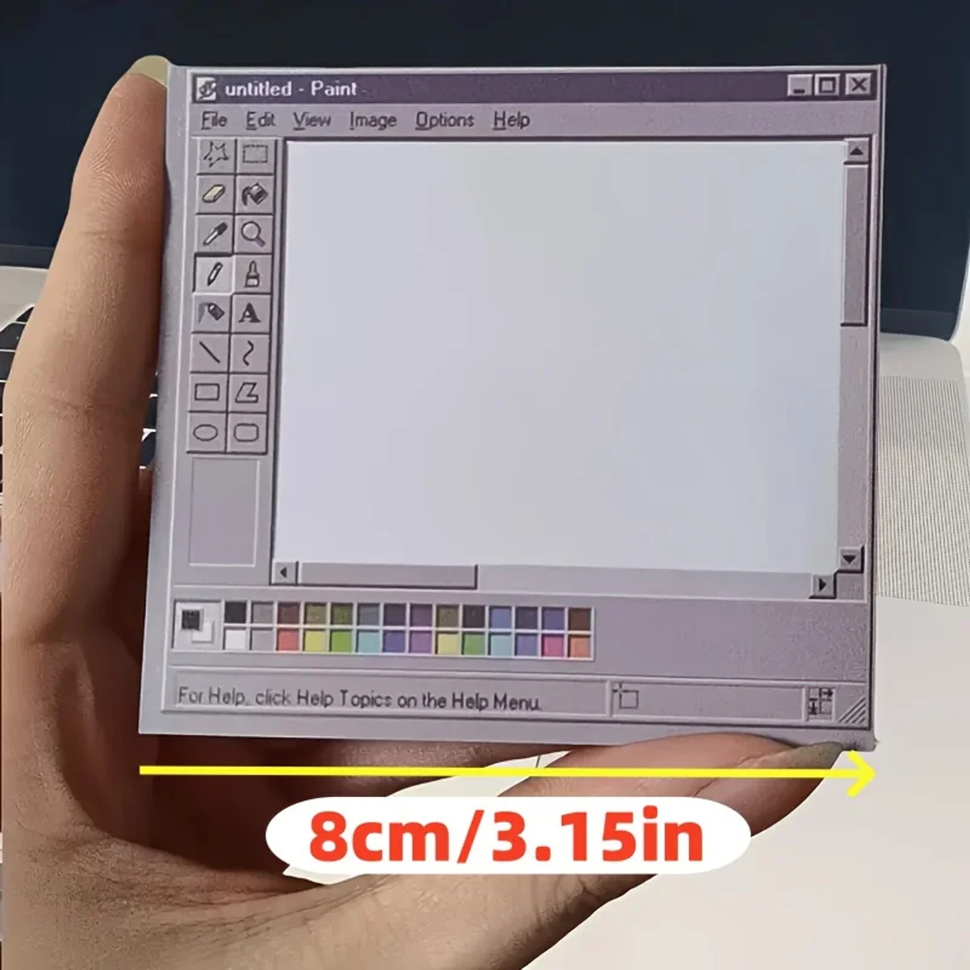 Retro Computer Haftnotizblock in der Hand, Größenangabe 8 cm Breite