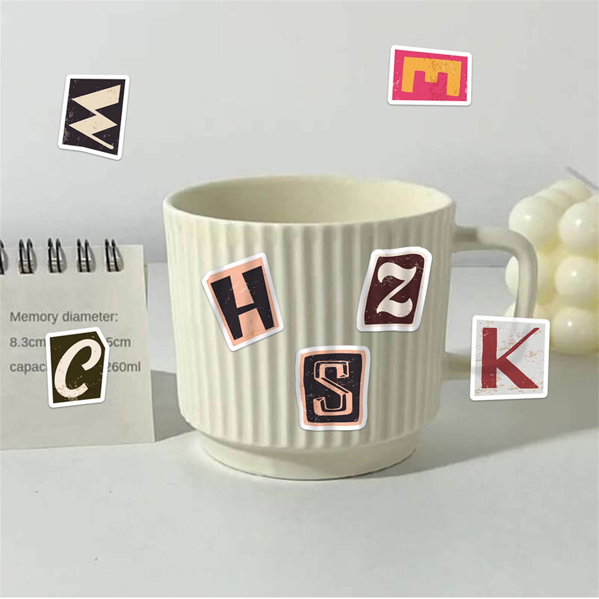Buchstaben Sticker Set – 52 Mini Papieraufkleber, selbstklebend